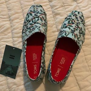 W8.5 Classic Toms Mint Holly Jolly print